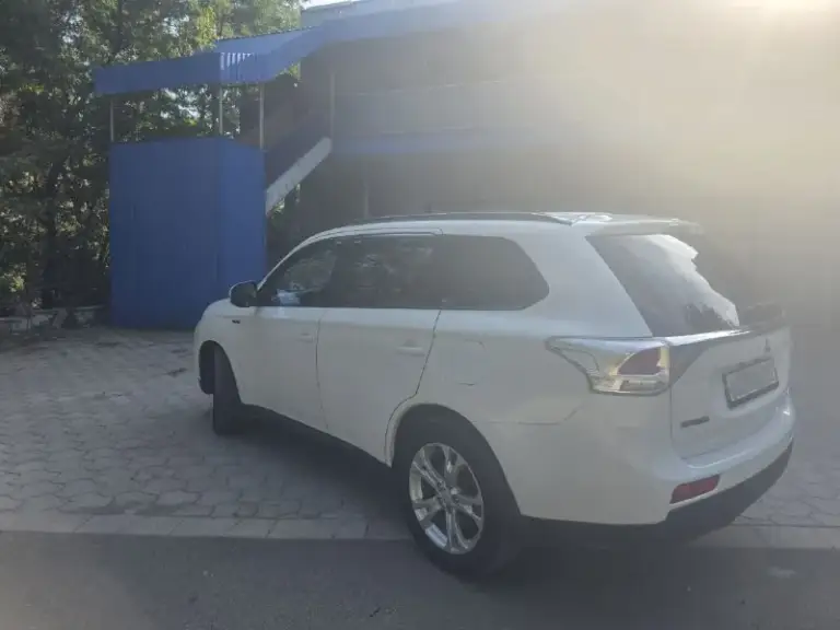 Продам!
Мицубиси аутлендер, 2.4 cvt, 2013г. Бензин. Установлено гбо на 70л. Полный привод. Пробег 154тыс. Один хозяин с автосалона. Регистрация 180 регион.
- Двигатель обработан "нано протэк"
- Капот оборудован гидростойками + освещение подкапотного пространства
- Диодные фары дальнего света
- Основные туманки диод-линза + доп. Туманки диодные
- Мощные электро сигналы + воздушные дудки
- Камера заднего вида + парктроник перед+зад
- Видеорегистратор трехзонный- перед, зад, салон
- Установлен планшет с навигатором вместо штатной магнитолы
- В багажнике доп. Гнездо прикуривателя + освещение
- Кузов - обработка скрытых плоскостей + арки - пушечным салом
Осмотр г. Донецк. Киевский район.
Цена 1500000р
Тел. : +79493060077 - фотография - 5