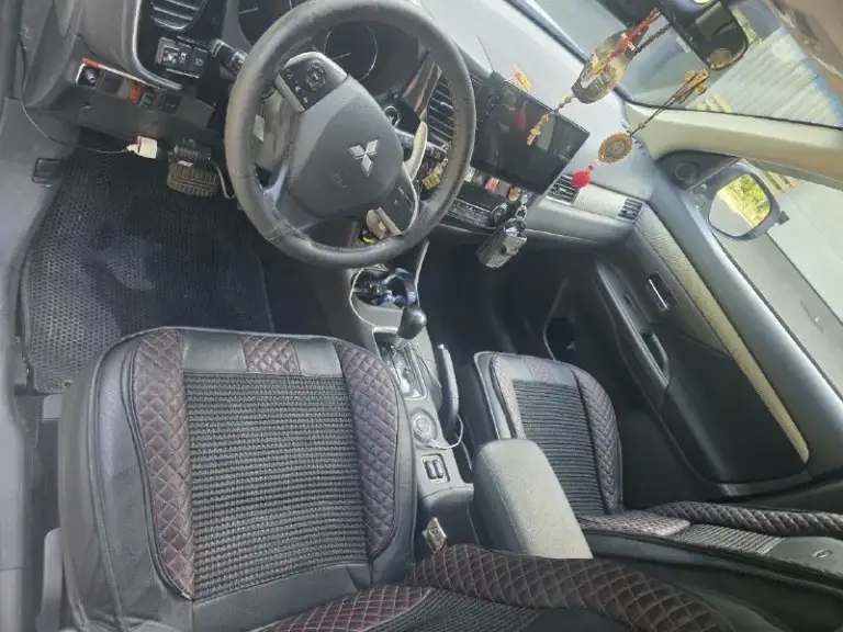 Продам!
Мицубиси аутлендер, 2.4 cvt, 2013г. Бензин. Установлено гбо на 70л. Полный привод. Пробег 154тыс. Один хозяин с автосалона. Регистрация 180 регион.
- Двигатель обработан "нано протэк"
- Капот оборудован гидростойками + освещение подкапотного пространства
- Диодные фары дальнего света
- Основные туманки диод-линза + доп. Туманки диодные
- Мощные электро сигналы + воздушные дудки
- Камера заднего вида + парктроник перед+зад
- Видеорегистратор трехзонный- перед, зад, салон
- Установлен планшет с навигатором вместо штатной магнитолы
- В багажнике доп. Гнездо прикуривателя + освещение
- Кузов - обработка скрытых плоскостей + арки - пушечным салом
Осмотр г. Донецк. Киевский район.
Цена 1500000р
Тел. : +79493060077 - фотография - 8