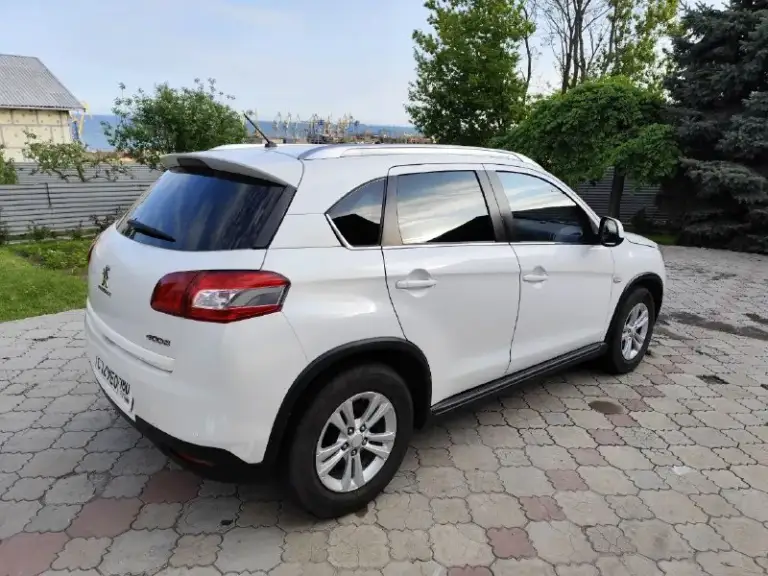 Продам peugeot peugeot 4008.
2012 Год.
Цена снижена в связи с покупкой недвижимости.
Автомат, с возможностью переключения передач в ручном режиме, лепестками на руле.
Полный привод с регулировкой привода, передний, auto,4 wd постоянный.
Передние и задние парктроники.
Камера заднего вида.
Датчики света и дождя.
Круиз контроль.
Климат контроль.
Мульти руль.
Монитор с навигацией.
Состояние очень хорошее.
Крашена крышка багажника и задний бампер.
На 228 000 км. Была замена двигателя на контрактный, с пробегом 70 000 км. Зарегистрирован в мрэо.
Цена 900 000 рублей.
Находится в мариуполе.
+79495018883
📲 Tg: @miha8864
📞 Звоните: +7(949)5018883 - фотография - 4