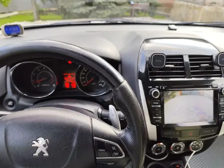 Продам peugeot peugeot 4008.
2012 Год.
Цена снижена в связи с покупкой недвижимости.
Автомат, с возможностью переключения передач в ручном режиме, лепестками на руле.
Полный привод с регулировкой привода, передний, auto,4 wd постоянный.
Передние и задние парктроники.
Камера заднего вида.
Датчики света и дождя.
Круиз контроль.
Климат контроль.
Мульти руль.
Монитор с навигацией.
Состояние очень хорошее.
Крашена крышка багажника и задний бампер.
На 228 000 км. Была замена двигателя на контрактный, с пробегом 70 000 км. Зарегистрирован в мрэо.
Цена 900 000 рублей.
Находится в мариуполе.
+79495018883
📲 Tg: @miha8864
📞 Звоните: +7(949)5018883 - фотография - 8