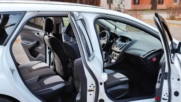 Продаю ford focus 3 рестайлинг /2012/2.0. Автомат🚘
Пробег215.000✅
В хорошем состояние!✅
По кузову без рыжиков и гнили✅
Двигатель в норме, работает ровно и четко масло не ест✅
Коробка в норме ✅
Ходовая обслужена✅
Все масла фильтра и жидкости менялись в вовремя✅
Автомобиль достоин вашего внимания.
Осмотр г. Донецк
Цена:685.000💸
Торг у капота❗️
Возможен обмен на авто дешевле !
Связь: +79495059696 - фотография - 3