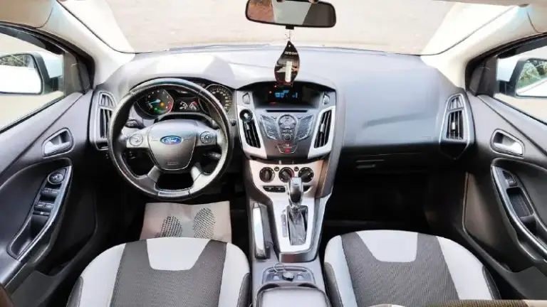 Продаю ford focus 3 рестайлинг /2012/2.0. Автомат🚘
Пробег215.000✅
В хорошем состояние!✅
По кузову без рыжиков и гнили✅
Двигатель в норме, работает ровно и четко масло не ест✅
Коробка в норме ✅
Ходовая обслужена✅
Все масла фильтра и жидкости менялись в вовремя✅
Автомобиль достоин вашего внимания.
Осмотр г. Донецк
Цена:685.000💸
Торг у капота❗️
Возможен обмен на авто дешевле !
Связь: +79495059696 - фотография - 5