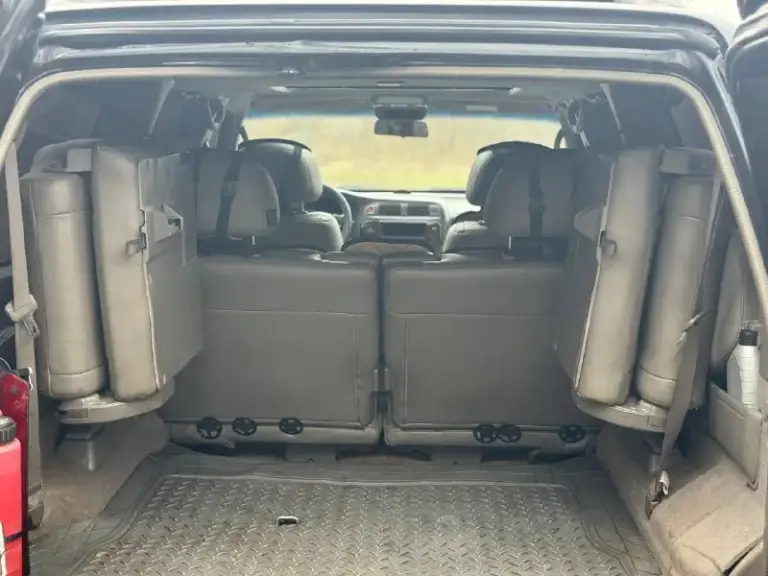 Продам легендарный nissan patrol в кузове y61. Рамный, семи местный внедорожник в боевом состоянии. Один владелец, оригинальный птс. Сохранилась документация с автосалона, есть сервисная книжка с отметками обслуживания.
Двигатель 3.0-литровый дизель, контрактный, пробег 185,400 км. , вышел в 470 тыс руб, есть квитанции и чеки, пришёл с японии, узаконен. Чугунная грузовая мкпп (неубиваемая) тнвд заменён, ещё на гарантии, аккумулятор новый.
Для тяжёлого бездорожья предусмотрены - блок. Заднего дифференциала, понижающая передача, отключение заднего стабилизатора. Передний мост с колесными муфтами (хабы) вечные передние/задние неразрезные мосты.
Кузов целый, рама без изъянов, номер читаем. Остекление заводское. Стоит доп. Радиатор на печку, климат, круиз, люк, эл. Привод и обогрев сидений, подогрев зеркал с зоной дворников и прочие. Два комплекта резины и литых дисков.
Цена : 1,1 млн рублей. Обмена и рассрочки нет. Территори
📲 Tg: дмитрий
📞 Звоните: +7(949)4531233 - фотография - 10