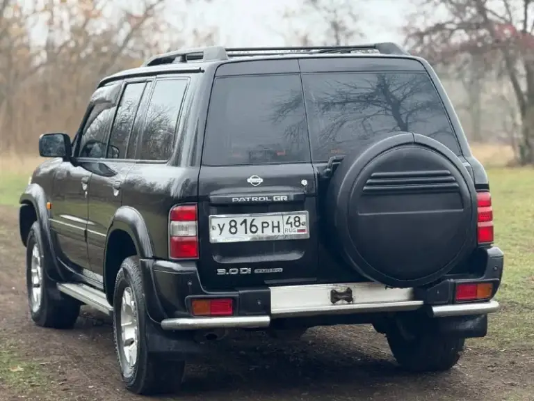 Продам легендарный nissan patrol в кузове y61. Рамный, семи местный внедорожник в боевом состоянии. Один владелец, оригинальный птс. Сохранилась документация с автосалона, есть сервисная книжка с отметками обслуживания.
Двигатель 3.0-литровый дизель, контрактный, пробег 185,400 км. , вышел в 470 тыс руб, есть квитанции и чеки, пришёл с японии, узаконен. Чугунная грузовая мкпп (неубиваемая) тнвд заменён, ещё на гарантии, аккумулятор новый.
Для тяжёлого бездорожья предусмотрены - блок. Заднего дифференциала, понижающая передача, отключение заднего стабилизатора. Передний мост с колесными муфтами (хабы) вечные передние/задние неразрезные мосты.
Кузов целый, рама без изъянов, номер читаем. Остекление заводское. Стоит доп. Радиатор на печку, климат, круиз, люк, эл. Привод и обогрев сидений, подогрев зеркал с зоной дворников и прочие. Два комплекта резины и литых дисков.
Цена : 1,1 млн рублей. Обмена и рассрочки нет. Территори
📲 Tg: дмитрий
📞 Звоните: +7(949)4531233 - фотография - 2