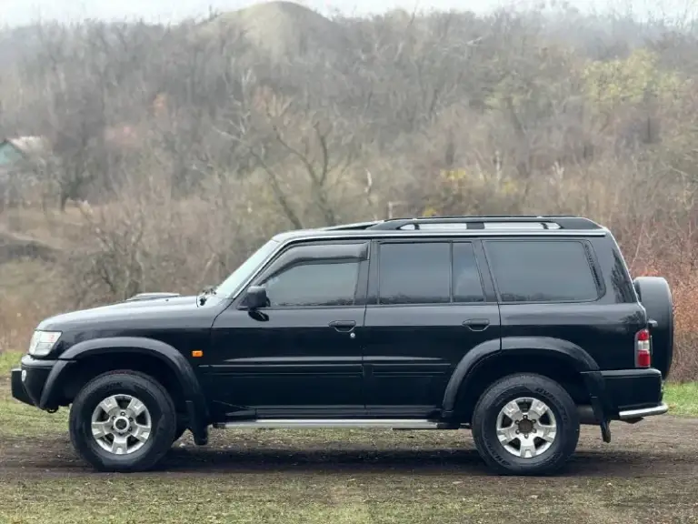 Продам легендарный nissan patrol в кузове y61. Рамный, семи местный внедорожник в боевом состоянии. Один владелец, оригинальный птс. Сохранилась документация с автосалона, есть сервисная книжка с отметками обслуживания.
Двигатель 3.0-литровый дизель, контрактный, пробег 185,400 км. , вышел в 470 тыс руб, есть квитанции и чеки, пришёл с японии, узаконен. Чугунная грузовая мкпп (неубиваемая) тнвд заменён, ещё на гарантии, аккумулятор новый.
Для тяжёлого бездорожья предусмотрены - блок. Заднего дифференциала, понижающая передача, отключение заднего стабилизатора. Передний мост с колесными муфтами (хабы) вечные передние/задние неразрезные мосты.
Кузов целый, рама без изъянов, номер читаем. Остекление заводское. Стоит доп. Радиатор на печку, климат, круиз, люк, эл. Привод и обогрев сидений, подогрев зеркал с зоной дворников и прочие. Два комплекта резины и литых дисков.
Цена : 1,1 млн рублей. Обмена и рассрочки нет. Территори
📲 Tg: дмитрий
📞 Звоните: +7(949)4531233 - фотография - 3