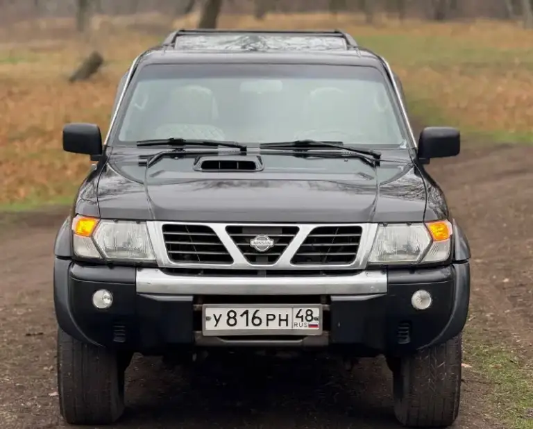 Продам легендарный nissan patrol в кузове y61. Рамный, семи местный внедорожник в боевом состоянии. Один владелец, оригинальный птс. Сохранилась документация с автосалона, есть сервисная книжка с отметками обслуживания.
Двигатель 3.0-литровый дизель, контрактный, пробег 185,400 км. , вышел в 470 тыс руб, есть квитанции и чеки, пришёл с японии, узаконен. Чугунная грузовая мкпп (неубиваемая) тнвд заменён, ещё на гарантии, аккумулятор новый.
Для тяжёлого бездорожья предусмотрены - блок. Заднего дифференциала, понижающая передача, отключение заднего стабилизатора. Передний мост с колесными муфтами (хабы) вечные передние/задние неразрезные мосты.
Кузов целый, рама без изъянов, номер читаем. Остекление заводское. Стоит доп. Радиатор на печку, климат, круиз, люк, эл. Привод и обогрев сидений, подогрев зеркал с зоной дворников и прочие. Два комплекта резины и литых дисков.
Цена : 1,1 млн рублей. Обмена и рассрочки нет. Территори
📲 Tg: дмитрий
📞 Звоните: +7(949)4531233 - фотография - 4