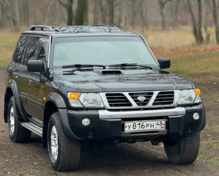 Продам легендарный nissan patrol в кузове y61. Рамный, семи местный внедорожник в боевом состоянии. Один владелец, оригинальный птс. Сохранилась документация с автосалона, есть сервисная книжка с отметками обслуживания.
Двигатель 3.0-литровый дизель, контрактный, пробег 185,400 км. , вышел в 470 тыс руб, есть квитанции и чеки, пришёл с японии, узаконен. Чугунная грузовая мкпп (неубиваемая) тнвд заменён, ещё на гарантии, аккумулятор новый.
Для тяжёлого бездорожья предусмотрены - блок. Заднего дифференциала, понижающая передача, отключение заднего стабилизатора. Передний мост с колесными муфтами (хабы) вечные передние/задние неразрезные мосты.
Кузов целый, рама без изъянов, номер читаем. Остекление заводское. Стоит доп. Радиатор на печку, климат, круиз, люк, эл. Привод и обогрев сидений, подогрев зеркал с зоной дворников и прочие. Два комплекта резины и литых дисков.
Цена : 1,1 млн рублей. Обмена и рассрочки нет. Территори
📲 Tg: дмитрий
📞 Звоните: +7(949)4531233 - фотография - 5