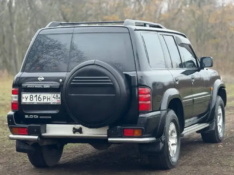 Продам легендарный nissan patrol в кузове y61. Рамный, семи местный внедорожник в боевом состоянии. Один владелец, оригинальный птс. Сохранилась документация с автосалона, есть сервисная книжка с отметками обслуживания.
Двигатель 3.0-литровый дизель, контрактный, пробег 185,400 км. , вышел в 470 тыс руб, есть квитанции и чеки, пришёл с японии, узаконен. Чугунная грузовая мкпп (неубиваемая) тнвд заменён, ещё на гарантии, аккумулятор новый.
Для тяжёлого бездорожья предусмотрены - блок. Заднего дифференциала, понижающая передача, отключение заднего стабилизатора. Передний мост с колесными муфтами (хабы) вечные передние/задние неразрезные мосты.
Кузов целый, рама без изъянов, номер читаем. Остекление заводское. Стоит доп. Радиатор на печку, климат, круиз, люк, эл. Привод и обогрев сидений, подогрев зеркал с зоной дворников и прочие. Два комплекта резины и литых дисков.
Цена : 1,1 млн рублей. Обмена и рассрочки нет. Территори
📲 Tg: дмитрий
📞 Звоните: +7(949)4531233 - фотография - 6
