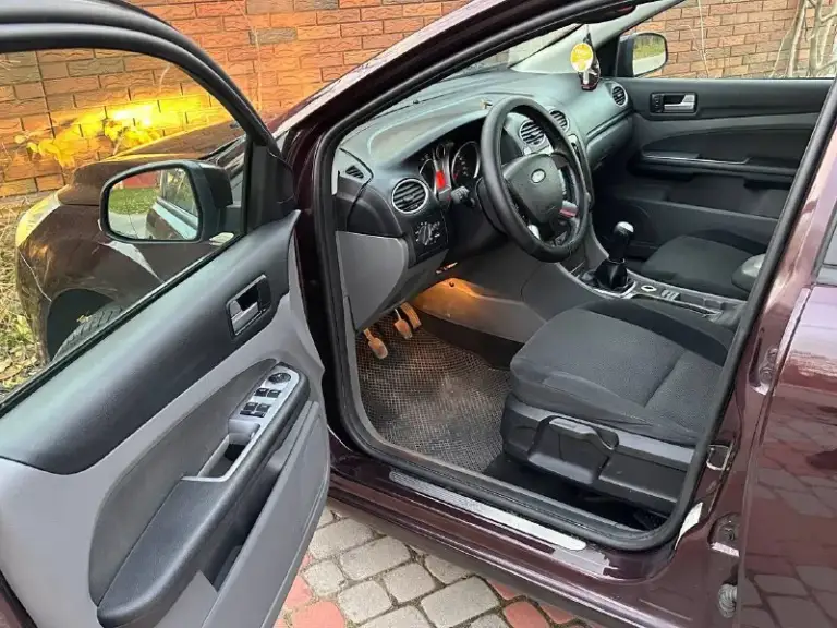 🚗 Продам автомобиль ford focus 2 рейстайлинг
▶️ Год выпуска: 2008
▶️ Объём двигателя:1.8
▶️ Механика
▶️ Комплектация чиа полная
ℹ️ описание:
✅ Автомобиль в хорошем состоянии.
✅Пробег 178.000
✅ Автомобиль без дтп, зеленая автотека и соответсвенно весь кузов и железо ровное!
✅ Авто обслужено!
Не дымит, масло не ест, едет очень бодро.
Машина внешне в отлично состояние, без рыжиков гнили и т д.
Вин читается.
На любые проверки за ваш счет - готов.
🏛 Юридически автомобиль чист, без штрафов
💰 Цена🔥:615.000 рублей
Торг у капота
🏢 Осмотр: донецк
☎ Более подробно по номеру телефона: +79494592618
📲 Tg: александр
📞 Звоните: +7(949)4592618 - фотография - 5