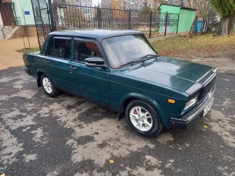 Продам ваз 2107
Год выпуска 2006
Двиг 1.6 инжектор
Авто в хорошем состоянии вложений не требует
Кпп 5 ступенчатая резина зима, варить красить не надо, цена 198 000 руб торг +7-949-383-52-74 - фотография - 1