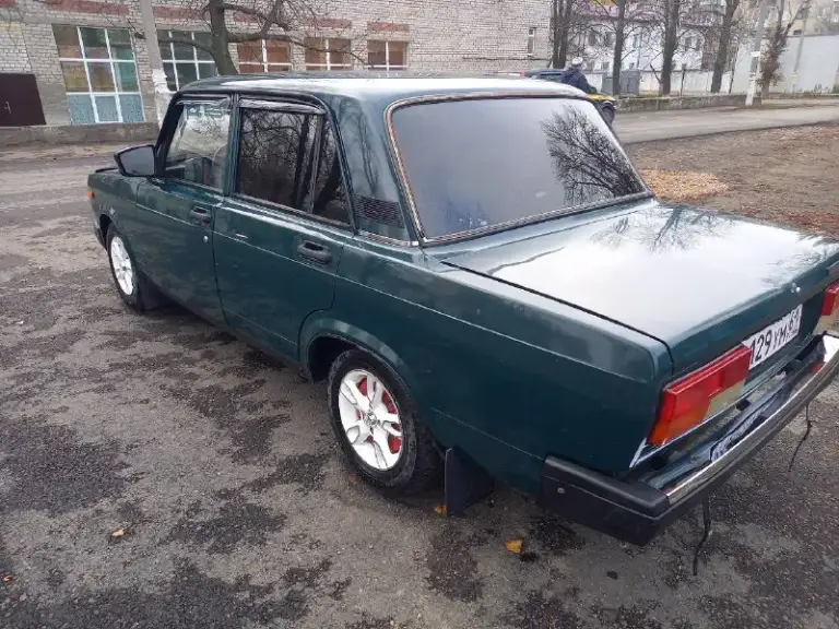 Продам ваз 2107
Год выпуска 2006
Двиг 1.6 инжектор
Авто в хорошем состоянии вложений не требует
Кпп 5 ступенчатая резина зима, варить красить не надо, цена 198 000 руб торг +7-949-383-52-74 - фотография - 5