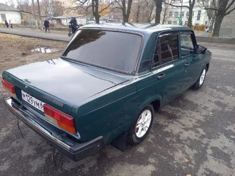 Продам ваз 2107
Год выпуска 2006
Двиг 1.6 инжектор
Авто в хорошем состоянии вложений не требует
Кпп 5 ступенчатая резина зима, варить красить не надо, цена 198 000 руб торг +7-949-383-52-74 - фотография - 6