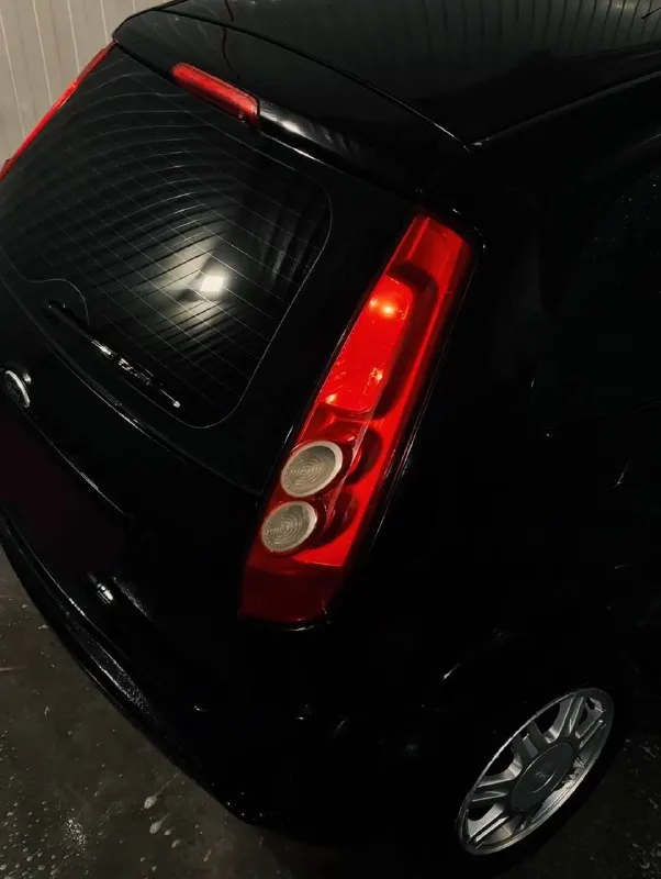 Ford fiesta mk5 2007г 1.6 5 ступка
В максимальной комплектации: регулировка зеркал, 2 стеклоподъемника с водительским автоматическим, подогрев заднего стекла
Кондиционер, гур
Ходовка в отличном состоянии, не гремит не стучит ничего, поменяны масла в моторе и в гуре 1000км назад так же заменен антифриз
Масло не ест, по кузову не гнилой, дно целое мелкие сколы имеются
Салон в хорошем опрятном состоянии
Переоформление в мрэо без проблем
По документам чистая
Цена 360.000₽ торг
+79494300838
📞 Звоните: +7(949)4300838 - фотография - 4