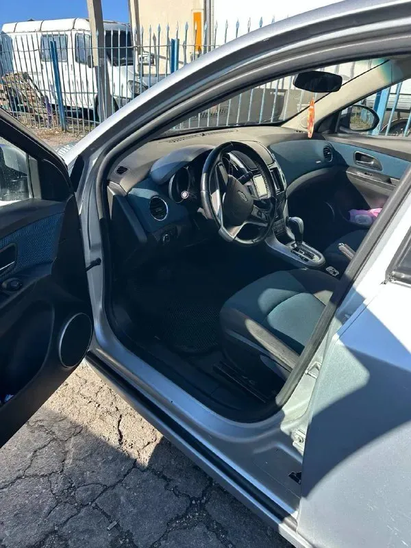 🚗 Продам автомобиль chevrolet cruze ▶️ год выпуска: 2013 ▶️ объём двигателя: 1.8 ▶️ кпп:автомат ▶️ комплектация: полная ℹ️ описание: ✅ автомобиль в хорошем состоянии. ✅ родной пробег 207 000 ✅ автомобиль без дтп, ✅ авто обслужено! Мотор не дымит, масло не ест, едет очень бодро. Коробка переключается идеально машина внешне в отлично состояние, нет вмятин, рыжиков, гнили и т д. Вин читается. На любые проверки за ваш счет - готов. 🏛 юридически автомобиль чист, без штрафов 💰 цена:770 000 рублей торг у капота 🏢 осмотр: макеевка ☎ более подробно по номеру телефона: +7 (949) 606-98-71
📞 Звоните: +7(949)6069871 - фотография - 3