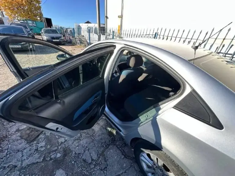 🚗 Продам автомобиль chevrolet cruze ▶️ год выпуска: 2013 ▶️ объём двигателя: 1.8 ▶️ кпп:автомат ▶️ комплектация: полная ℹ️ описание: ✅ автомобиль в хорошем состоянии. ✅ родной пробег 207 000 ✅ автомобиль без дтп, ✅ авто обслужено! Мотор не дымит, масло не ест, едет очень бодро. Коробка переключается идеально машина внешне в отлично состояние, нет вмятин, рыжиков, гнили и т д. Вин читается. На любые проверки за ваш счет - готов. 🏛 юридически автомобиль чист, без штрафов 💰 цена:770 000 рублей торг у капота 🏢 осмотр: макеевка ☎ более подробно по номеру телефона: +7 (949) 606-98-71
📞 Звоните: +7(949)6069871 - фотография - 6