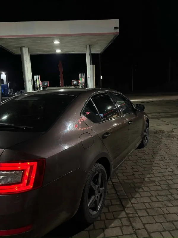 Продам skoda octavia 1.4 tsi mt цена: 1.000.000 руб торг в очень хорошем состоянии. Машина ухожена и обслужена от а до я. Менялась поршневая, вкладыши, ревизия головки! Пробег оригинал, не скручен. Все жидкости свежие, все обслужено. Что было поменяно: - новые подушки двигателя - стойки стабилизатора - рулевые тяги и наконечники (рейка отреставрирована) - развал схождения сделан - резина 3 комплекта (два комплекта дисков) - установлена хорошая музыка, андроид магнитола! (штатную отдам!) обработана полностью! В ближайшее время без вложений! - картридж турбины заменен не так давно! Масла не берет от слова совсем! На машине не летаю, это 1.4 не 2.0!(все разумно) - дорогая тонировка сзади - подкапотка чистая, все сухое (слежу за этим и во время устраняю течи!) - ролики и ремни заменил около 7 тыс назад. Описывать очень долго, готов для личных встреч, убедитесь сами. С продажей авто сильно не спешу, езжу каждый день! +79490425668
📞 Звоните: +7(949)0425668 - фотография - 4