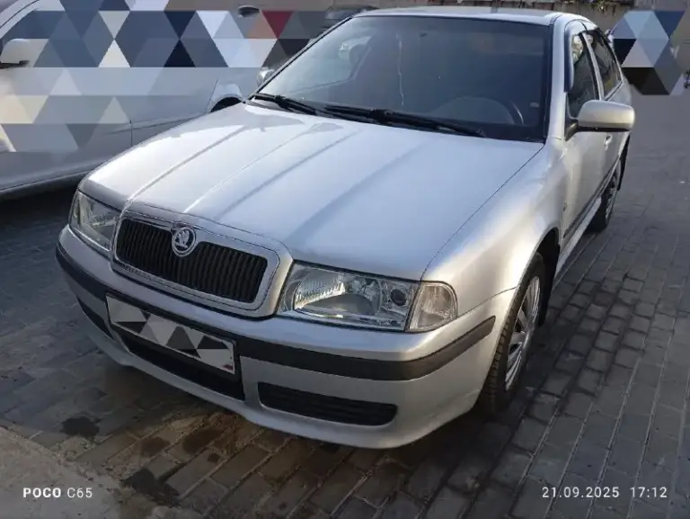 Skoda octavia 2008 г. Двигатель: 1.6 (bfq, 102 л. С) пробег: 296 000 комплектация wts, спортивный обвес, трехспицевый кожанный руль, чёрный потолок, передние сидения с развитой боковой поддержкой, abs, кондиционер, электро регулировка и обогрев зеркал, передние электрические стеклоподьемники, сигнализация starline a6, заводской центральный замок, заводская аудиосистема на 4 динамика, бортовой компьютер, доводчик стекол с сигнализации. Все функции в машине работают сервисная книжка имеется юридически всё в порядке цена: 585.000 рублей, торг при осмотре г. Донецк продажа с переоформлением в мрэо. Остальные вопросы по телефону денис +79493230454
📞 Звоните: +7(949)3230454 - фотография - 3