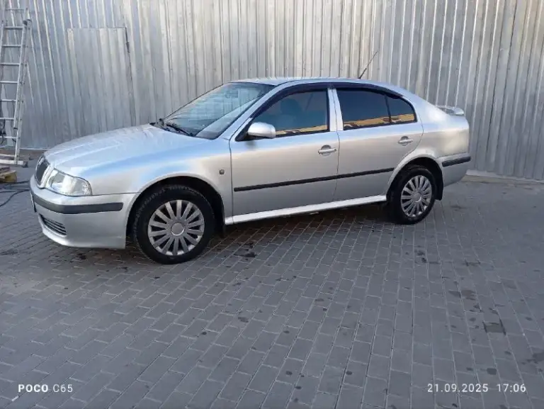 Skoda octavia 2008 г. Двигатель: 1.6 (bfq, 102 л. С) пробег: 296 000 комплектация wts, спортивный обвес, трехспицевый кожанный руль, чёрный потолок, передние сидения с развитой боковой поддержкой, abs, кондиционер, электро регулировка и обогрев зеркал, передние электрические стеклоподьемники, сигнализация starline a6, заводской центральный замок, заводская аудиосистема на 4 динамика, бортовой компьютер, доводчик стекол с сигнализации. Все функции в машине работают сервисная книжка имеется юридически всё в порядке цена: 585.000 рублей, торг при осмотре г. Донецк продажа с переоформлением в мрэо. Остальные вопросы по телефону денис +79493230454
📞 Звоните: +7(949)3230454 - фотография - 5