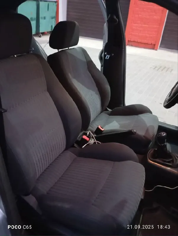 Skoda octavia 2008 г. Двигатель: 1.6 (bfq, 102 л. С) пробег: 296 000 комплектация wts, спортивный обвес, трехспицевый кожанный руль, чёрный потолок, передние сидения с развитой боковой поддержкой, abs, кондиционер, электро регулировка и обогрев зеркал, передние электрические стеклоподьемники, сигнализация starline a6, заводской центральный замок, заводская аудиосистема на 4 динамика, бортовой компьютер, доводчик стекол с сигнализации. Все функции в машине работают сервисная книжка имеется юридически всё в порядке цена: 585.000 рублей, торг при осмотре г. Донецк продажа с переоформлением в мрэо. Остальные вопросы по телефону денис +79493230454
📞 Звоните: +7(949)3230454 - фотография - 6