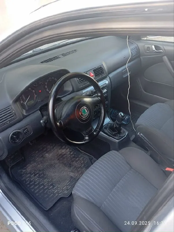 Skoda octavia 2008 г. Двигатель: 1.6 (bfq, 102 л. С) пробег: 296 000 комплектация wts, спортивный обвес, трехспицевый кожанный руль, чёрный потолок, передние сидения с развитой боковой поддержкой, abs, кондиционер, электро регулировка и обогрев зеркал, передние электрические стеклоподьемники, сигнализация starline a6, заводской центральный замок, заводская аудиосистема на 4 динамика, бортовой компьютер, доводчик стекол с сигнализации. Все функции в машине работают сервисная книжка имеется юридически всё в порядке цена: 585.000 рублей, торг при осмотре г. Донецк продажа с переоформлением в мрэо. Остальные вопросы по телефону денис +79493230454
📞 Звоните: +7(949)3230454 - фотография - 7