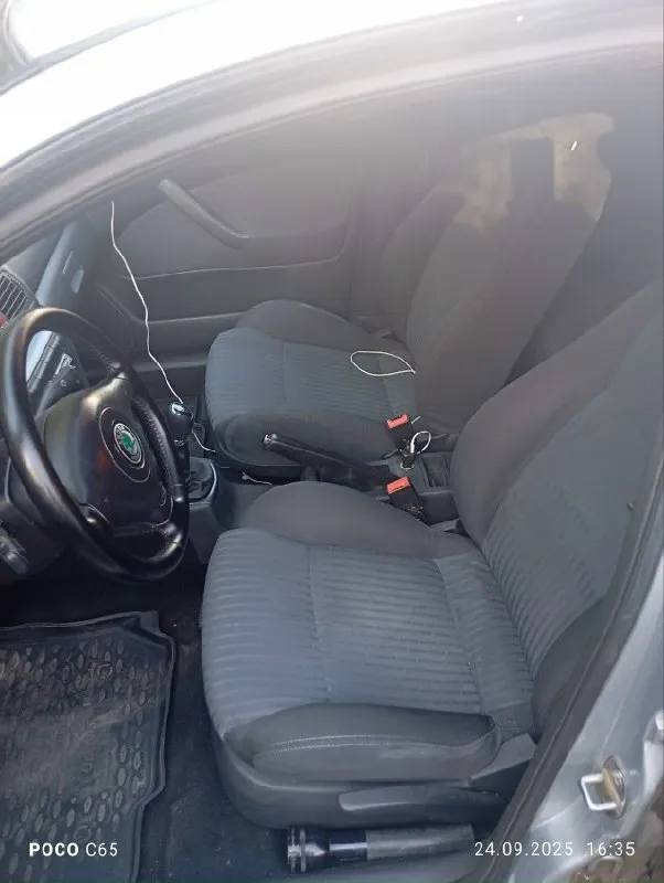 Skoda octavia 2008 г. Двигатель: 1.6 (bfq, 102 л. С) пробег: 296 000 комплектация wts, спортивный обвес, трехспицевый кожанный руль, чёрный потолок, передние сидения с развитой боковой поддержкой, abs, кондиционер, электро регулировка и обогрев зеркал, передние электрические стеклоподьемники, сигнализация starline a6, заводской центральный замок, заводская аудиосистема на 4 динамика, бортовой компьютер, доводчик стекол с сигнализации. Все функции в машине работают сервисная книжка имеется юридически всё в порядке цена: 585.000 рублей, торг при осмотре г. Донецк продажа с переоформлением в мрэо. Остальные вопросы по телефону денис +79493230454
📞 Звоните: +7(949)3230454 - фотография - 8