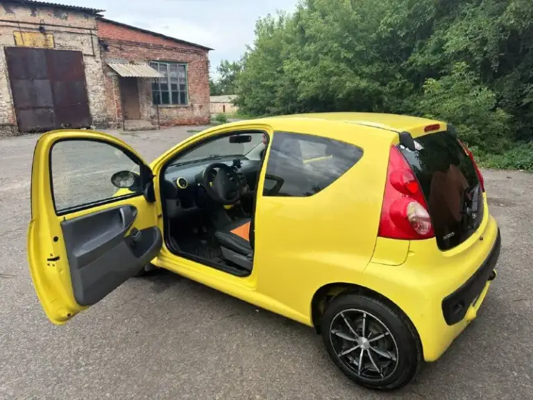 Продам peugeot 107 2008 год акпп пробег 107.000 по технике вопросов нет, авто обслужено. Кондиционер заправлен. Печка жарит. Авто без дтп! Расход в городе 5-5.5 трасса 4-4.5 мотор, коробка и тд тойота! Очень надежное авто. В семье почти 4 года идеальный автомобиль для города ! Все парковки ваши, очень удобно парковаться и ездить в плотном потоке ! Масло каждые 5.000км цена :530.000₽ хороший торг при виде денег! Тел: +79494018443 звонить в любое время (телеграмм на этом же номере )
📞 Звоните: +7(949)4018443 - фотография - 2