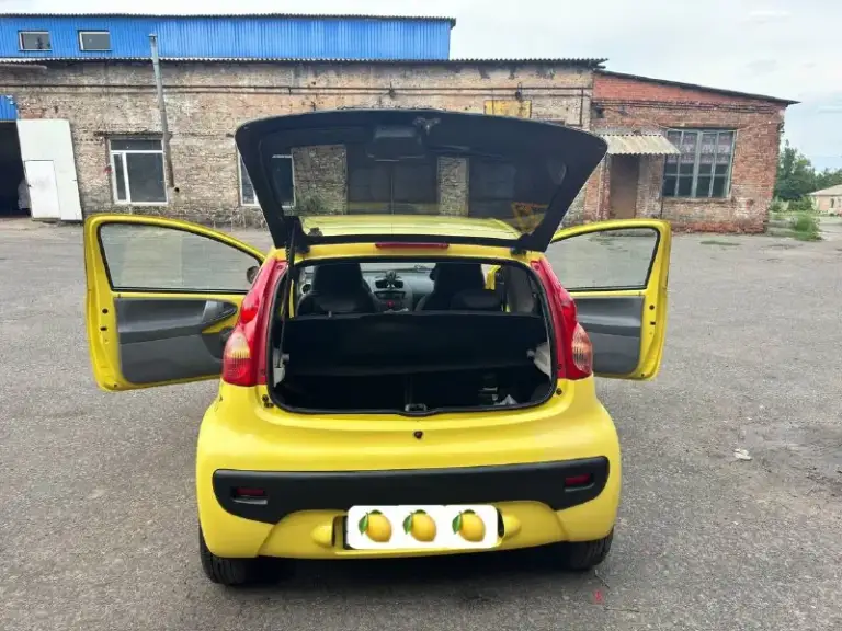 Продам peugeot 107 2008 год акпп пробег 107.000 по технике вопросов нет, авто обслужено. Кондиционер заправлен. Печка жарит. Авто без дтп! Расход в городе 5-5.5 трасса 4-4.5 мотор, коробка и тд тойота! Очень надежное авто. В семье почти 4 года идеальный автомобиль для города ! Все парковки ваши, очень удобно парковаться и ездить в плотном потоке ! Масло каждые 5.000км цена :530.000₽ хороший торг при виде денег! Тел: +79494018443 звонить в любое время (телеграмм на этом же номере )
📞 Звоните: +7(949)4018443 - фотография - 3