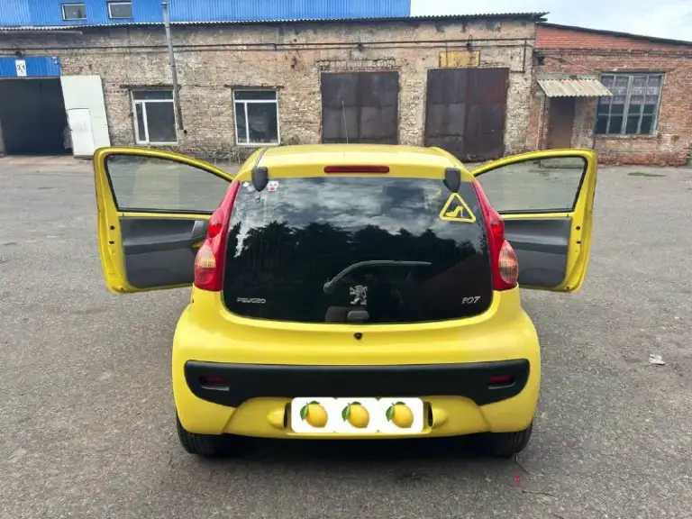 Продам peugeot 107 2008 год акпп пробег 107.000 по технике вопросов нет, авто обслужено. Кондиционер заправлен. Печка жарит. Авто без дтп! Расход в городе 5-5.5 трасса 4-4.5 мотор, коробка и тд тойота! Очень надежное авто. В семье почти 4 года идеальный автомобиль для города ! Все парковки ваши, очень удобно парковаться и ездить в плотном потоке ! Масло каждые 5.000км цена :530.000₽ хороший торг при виде денег! Тел: +79494018443 звонить в любое время (телеграмм на этом же номере )
📞 Звоните: +7(949)4018443 - фотография - 4