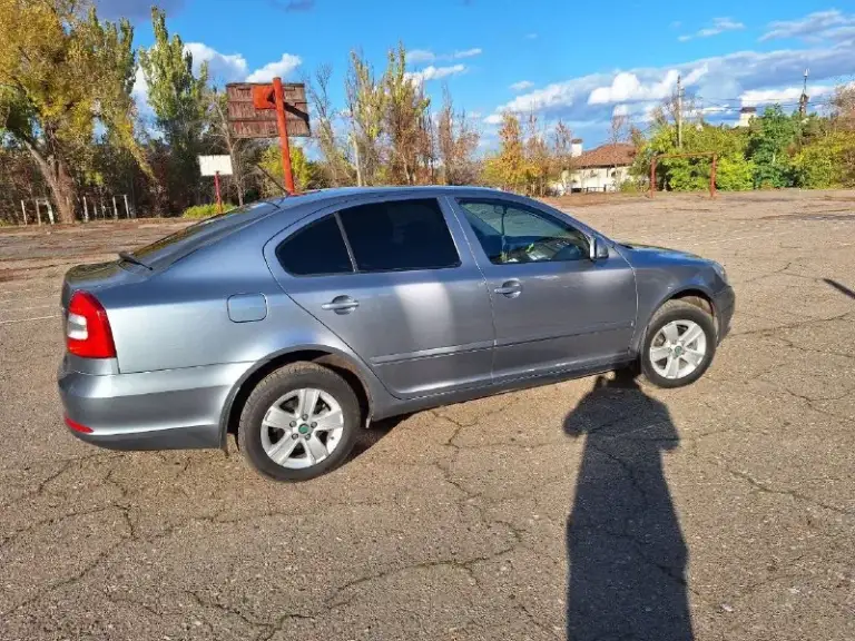 Продам свой автомобиль skoda octavia чешской сборки. Двигатель 1.8 tsi акпп aisin 6 ст. Замена масла каждые 6 тыс. Км, в коробке каждые 30 тыс. Реальный пробег 98 000 км. Без дтп, в родном окрасе. Все стекла, включая лобовое, родные. Один хозяин. Автомобиль приобретён в автосалоне в 2013 году и с тех пор в одних руках. Все документы в наличии. Сигнализация с автозапуском, комплект зимней резины на литых дисках. Передние боковые стекла и лобовое - хорошая атермалка без бликов. 1.350 торг. +79499869488
📞 Звоните: +7(949)9869488 - фотография - 4
