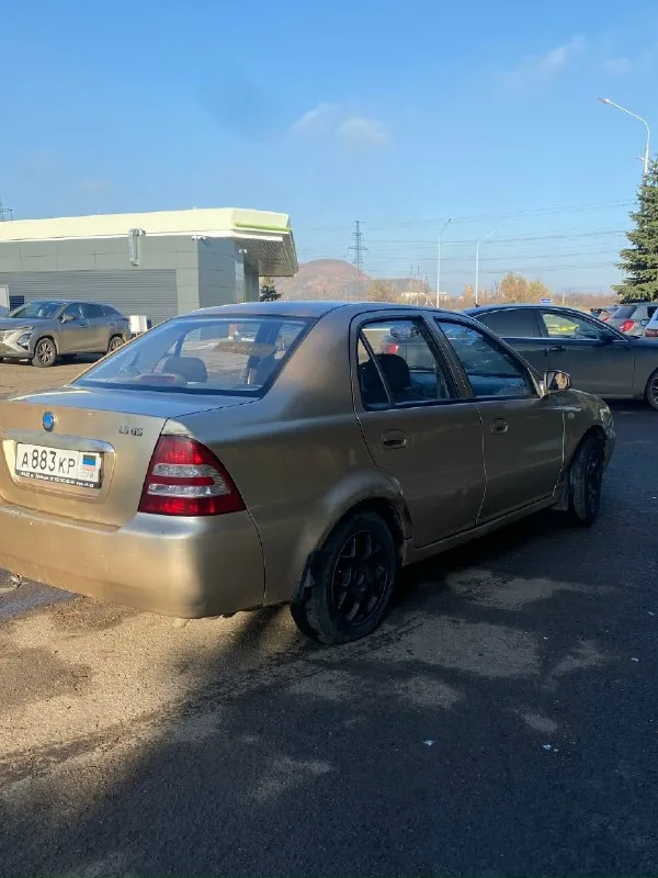 Продажа по тп(тех. Паспорту) цена 115.000₽/торг у капота geely ck 2012г двигатель 1.5, газ/бензин, чуть поддымливает, едет хорошо, 116.000тыс пробега. Коробка 5-ти ступка без нареканий по ходовке на 4, но стучит рейка по кузову сгнили арки задние, по днищу целая, стаканы целые. По электрике работает все, поворотники, свет, аварийка, печка жарит, дворники и т. Д. По комплектации: эл. Регулировка зеркал, эл. Регулировка фар, кондиционер учет днр и укр находится в г. Донецк, пролетарский район. +79494282029
📞 Звоните: +7(949)4282029 - фотография - 3