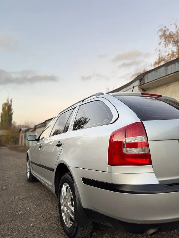 В продаже skoda octavia a5 2008 год.
1.6 (Бензин) мкпп.
241.000 Пробега.
Сборка - чехия.
По факту - 2 владельца.
В последних руках - 7 лет.
Автомобиль в хорошем состоянии для своих лет, мотор работает без замечаний, масло не ест, не дымит, не троит ✅
Коробка работает в штатном режиме. Все скорости переключает мгновенно и мягко ✅
Кондиционер холодит, печка греет, работают идеально.
Есть электростеклоподъёмники, подогрев передних сидений.
Ходовая часть в хорошем состоянии.
По машине, сел - поехал ✅
Очень вместительный багажник.
По кузову, авто для своих лет в хорошем состоянии.
Готов к любым вашим проверкам.
Любое переоформление.
Цена : 675.000 рублей.
Звонить по номеру +79496072294 - фотография - 5