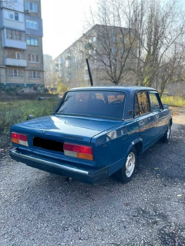 Продам ваз 2107 2005г. В автомобиль в одних руках, с 2013г. 1 хозяин ! До этого только авто салон. В хорошем состоянии, обслуживалась всегда вовремя и достойно, делалось все для себя. Мотор масло не кушает, работаем тихо, ровно. Стоит новый бензонасос, новые свечи и масло поменял 1000км назад. Техническая часть в идеале, коробка 5-ти ступка не хрустит не выбивает. Кузов практически весь заводском окрасе, небыло ни одного дтп, ничего не варилось не снималось полностью обработаны изнутри, пороги/крылья/низа дверей багажник, гнили и ржавчины нет нигде. Дно полностью обработано. Очень красивый цвет. Стекла все заводские включая лобовое. Салон чистый опрятный, сиденье не продавлены, работает каждая кнопка и лампочка. По ходовой все супер ни каких скрипов, стуков, состоянии просто огонь. Дно в заводском состоянии!!! Печка дует. Стоит новый аккумулятор на гарантии. В комплекте с машиной отдаю 2-й комплект новой зимней резины на штапах, и небольшую кучку запчастей. С документами
📞 Звоните: +7(949)3834131 - фотография - 3