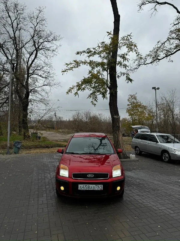Продается ford фьюжн ford fusion 2008 год 1,6 бензин на обычном автомате в максималке с климатом состояние близко к идеалу мотор коробка без нареканий чистый ухоженный салон ходовая без стуков стекла все родные даже лобовое!!! Цена 555 торги у капота приезжайте смотрите покупайте находится в макеевке район пушка +79493179178
📞 Звоните: +7(949)3179178 - фотография - 5