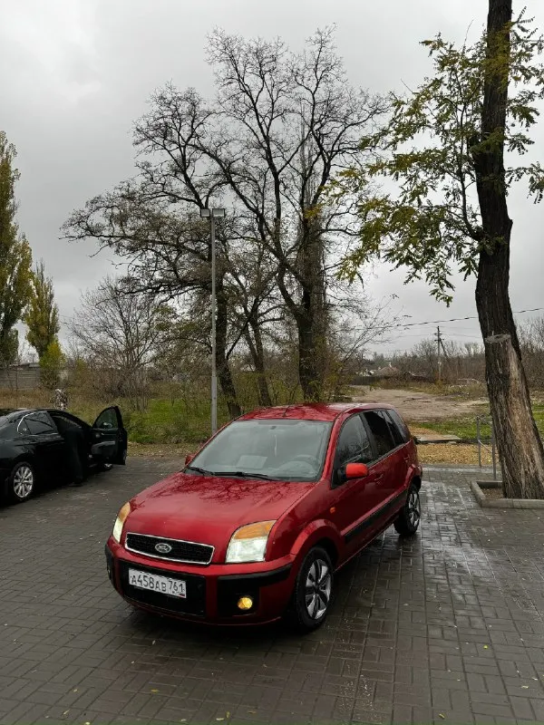 Продается ford фьюжн ford fusion 2008 год 1,6 бензин на обычном автомате в максималке с климатом состояние близко к идеалу мотор коробка без нареканий чистый ухоженный салон ходовая без стуков стекла все родные даже лобовое!!! Цена 555 торги у капота приезжайте смотрите покупайте находится в макеевке район пушка +79493179178
📞 Звоните: +7(949)3179178 - фотография - 6