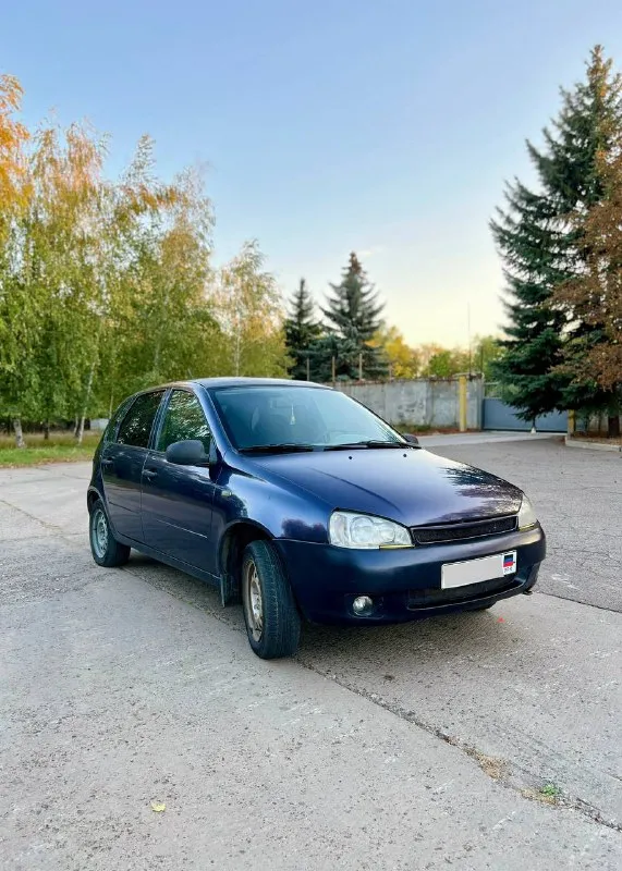 Продаю ваз калину
Авто 2007 года выпуска. Я второй владелец с 2014 года.
В машине установлен газ пропан, под запаску(вписан)/бензин, усилитель руля и стекло подъёмники. Есть сервисная книга.
Пробег после капиталки двигателя 150к, столько же новые поршня и кольца.
Коробка переключает мягко, передачи не вылетают. Двигатель шепчет, 1.6л, 8 клапаный. Масло не расходует! 87 лс благодаря расточенным цилиндрам на очень бодром и надёжном ходу. Отрегулированы клапана. Свеже поменяно масло двс, фильтр и антифриз.
По ходовой без критичных моментов. Электрика вся рабочая, печка жарит.
В дверях установлены динамики skylor 40w. Овалы kenwood 170w. Шумка в дверных картах.
В подарок отдам почти новую зимнюю резину на дисках.
Донецк, пролетаркий район.
Переоформление в мрэо без проблем.
Цена 339к торг
Вопросы по тел. +7 (949) 551-75-22
📲 Tg: @bybonchek77
📞 Звоните: +7(949)5517522 - фотография - 1