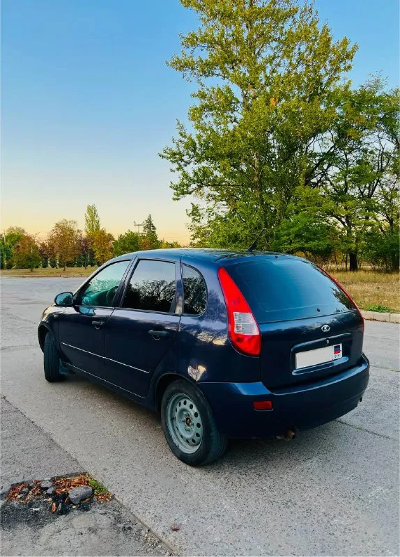 Продаю ваз калину
Авто 2007 года выпуска. Я второй владелец с 2014 года.
В машине установлен газ пропан, под запаску(вписан)/бензин, усилитель руля и стекло подъёмники. Есть сервисная книга.
Пробег после капиталки двигателя 150к, столько же новые поршня и кольца.
Коробка переключает мягко, передачи не вылетают. Двигатель шепчет, 1.6л, 8 клапаный. Масло не расходует! 87 лс благодаря расточенным цилиндрам на очень бодром и надёжном ходу. Отрегулированы клапана. Свеже поменяно масло двс, фильтр и антифриз.
По ходовой без критичных моментов. Электрика вся рабочая, печка жарит.
В дверях установлены динамики skylor 40w. Овалы kenwood 170w. Шумка в дверных картах.
В подарок отдам почти новую зимнюю резину на дисках.
Донецк, пролетаркий район.
Переоформление в мрэо без проблем.
Цена 339к торг
Вопросы по тел. +7 (949) 551-75-22
📲 Tg: @bybonchek77
📞 Звоните: +7(949)5517522 - фотография - 3