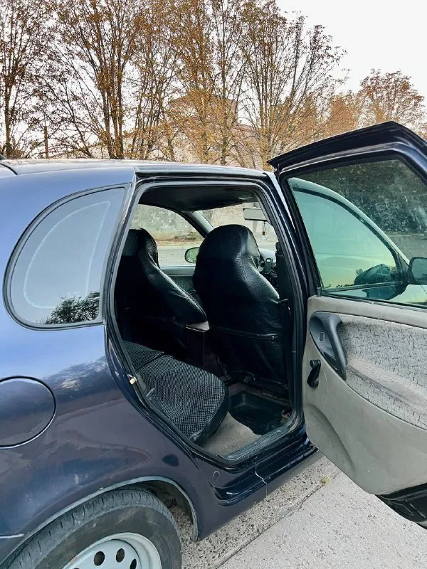 Продаю ваз калину
Авто 2007 года выпуска. Я второй владелец с 2014 года.
В машине установлен газ пропан, под запаску(вписан)/бензин, усилитель руля и стекло подъёмники. Есть сервисная книга.
Пробег после капиталки двигателя 150к, столько же новые поршня и кольца.
Коробка переключает мягко, передачи не вылетают. Двигатель шепчет, 1.6л, 8 клапаный. Масло не расходует! 87 лс благодаря расточенным цилиндрам на очень бодром и надёжном ходу. Отрегулированы клапана. Свеже поменяно масло двс, фильтр и антифриз.
По ходовой без критичных моментов. Электрика вся рабочая, печка жарит.
В дверях установлены динамики skylor 40w. Овалы kenwood 170w. Шумка в дверных картах.
В подарок отдам почти новую зимнюю резину на дисках.
Донецк, пролетаркий район.
Переоформление в мрэо без проблем.
Цена 339к торг
Вопросы по тел. +7 (949) 551-75-22
📲 Tg: @bybonchek77
📞 Звоните: +7(949)5517522 - фотография - 5