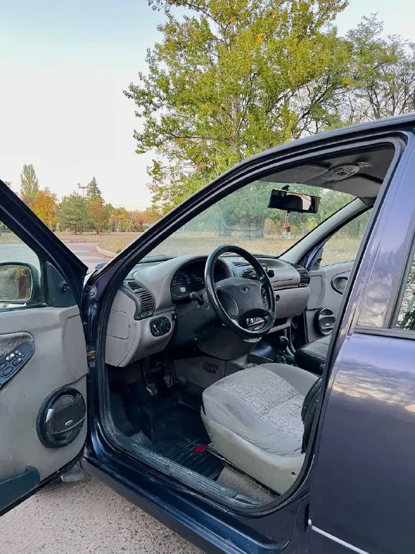 Продаю ваз калину
Авто 2007 года выпуска. Я второй владелец с 2014 года.
В машине установлен газ пропан, под запаску(вписан)/бензин, усилитель руля и стекло подъёмники. Есть сервисная книга.
Пробег после капиталки двигателя 150к, столько же новые поршня и кольца.
Коробка переключает мягко, передачи не вылетают. Двигатель шепчет, 1.6л, 8 клапаный. Масло не расходует! 87 лс благодаря расточенным цилиндрам на очень бодром и надёжном ходу. Отрегулированы клапана. Свеже поменяно масло двс, фильтр и антифриз.
По ходовой без критичных моментов. Электрика вся рабочая, печка жарит.
В дверях установлены динамики skylor 40w. Овалы kenwood 170w. Шумка в дверных картах.
В подарок отдам почти новую зимнюю резину на дисках.
Донецк, пролетаркий район.
Переоформление в мрэо без проблем.
Цена 339к торг
Вопросы по тел. +7 (949) 551-75-22
📲 Tg: @bybonchek77
📞 Звоните: +7(949)5517522 - фотография - 8