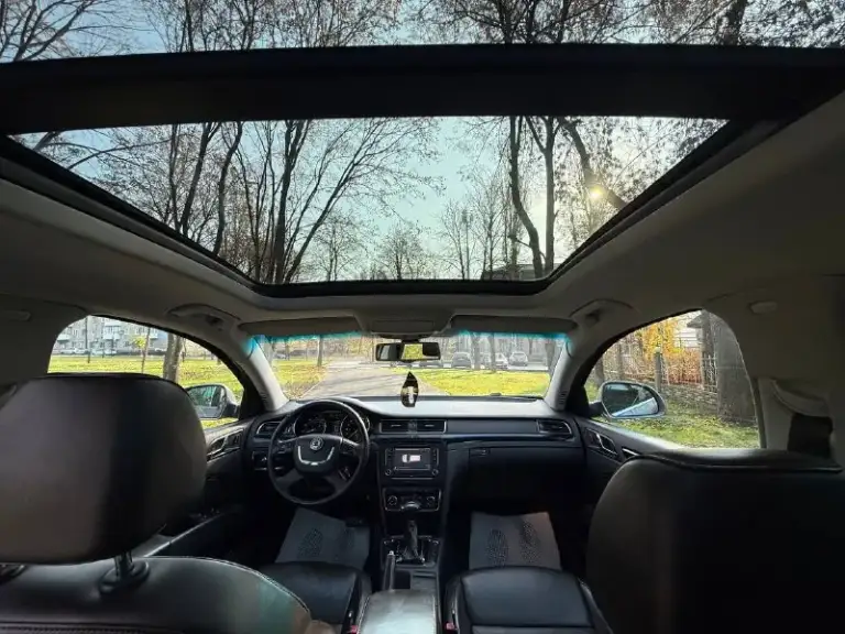 🚘 Марка / модель:skoda superb lаurin&klement
📮 Город:донецк
📅 Год выпуска:2012
💶 Цена:1.150.000р
📊 Пробег:200.000км
⛽ Двигатель (тип, объем, ):бензин,2.0
🔧 Тип кпп:автомат
📝 Описание: в продаже очень редкий и отличный автомобиль, акпп мокрая dq250 и мотор ccza 2.0.
Максимальная комплектация lаurin&klement в ней есть все даже зонтик)
Вентиляция и обогрев всех сидений, музыка
Sound system, навигация, климат
Многозонный, шторки, электро багажник,
Адаптивная оптика, панорамная крыша,
Память сидений, камера заднего вида, бесключевой доступ, кнопка старт стоп и т. Д.
Технически на отлично, кузов чувствует
Себя прекрасно, готов к любым проверкам на вашем сто.
Машина дарит много положительных
Эмоций, двигатель, коробка обслужены
Салон в отличном состоянии
Комплектация
Laurin&klement
Эксплуатация автомобиля с 2013г, только лишь в одной семье, птс оригинал, два ключа.
Отличный автомобиль за свои деньги
☎ Контактный телефон:+79495505985телеграм) - фотография - 10