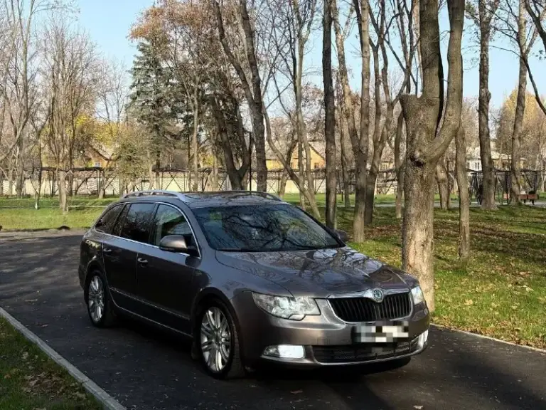 🚘 Марка / модель:skoda superb lаurin&klement
📮 Город:донецк
📅 Год выпуска:2012
💶 Цена:1.150.000р
📊 Пробег:200.000км
⛽ Двигатель (тип, объем, ):бензин,2.0
🔧 Тип кпп:автомат
📝 Описание: в продаже очень редкий и отличный автомобиль, акпп мокрая dq250 и мотор ccza 2.0.
Максимальная комплектация lаurin&klement в ней есть все даже зонтик)
Вентиляция и обогрев всех сидений, музыка
Sound system, навигация, климат
Многозонный, шторки, электро багажник,
Адаптивная оптика, панорамная крыша,
Память сидений, камера заднего вида, бесключевой доступ, кнопка старт стоп и т. Д.
Технически на отлично, кузов чувствует
Себя прекрасно, готов к любым проверкам на вашем сто.
Машина дарит много положительных
Эмоций, двигатель, коробка обслужены
Салон в отличном состоянии
Комплектация
Laurin&klement
Эксплуатация автомобиля с 2013г, только лишь в одной семье, птс оригинал, два ключа.
Отличный автомобиль за свои деньги
☎ Контактный телефон:+79495505985телеграм) - фотография - 4
