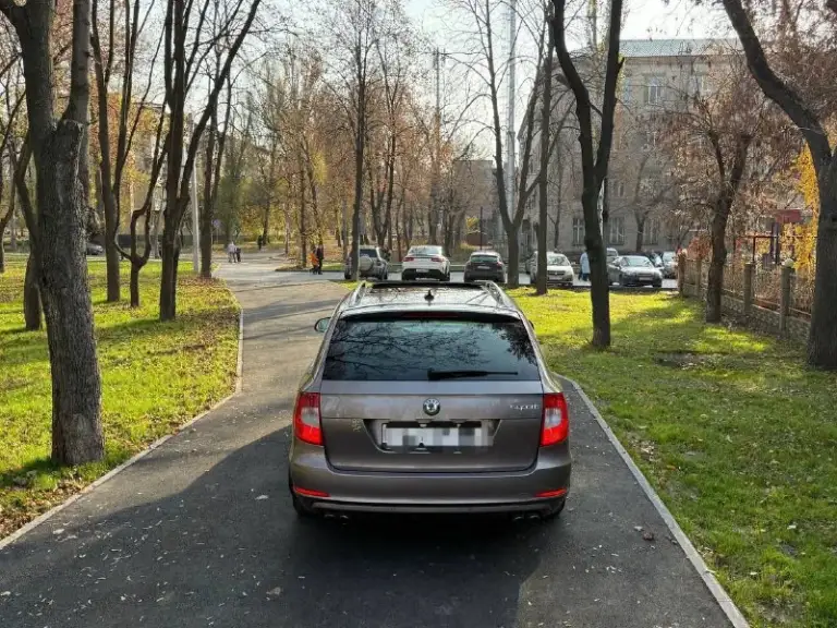🚘 Марка / модель:skoda superb lаurin&klement
📮 Город:донецк
📅 Год выпуска:2012
💶 Цена:1.150.000р
📊 Пробег:200.000км
⛽ Двигатель (тип, объем, ):бензин,2.0
🔧 Тип кпп:автомат
📝 Описание: в продаже очень редкий и отличный автомобиль, акпп мокрая dq250 и мотор ccza 2.0.
Максимальная комплектация lаurin&klement в ней есть все даже зонтик)
Вентиляция и обогрев всех сидений, музыка
Sound system, навигация, климат
Многозонный, шторки, электро багажник,
Адаптивная оптика, панорамная крыша,
Память сидений, камера заднего вида, бесключевой доступ, кнопка старт стоп и т. Д.
Технически на отлично, кузов чувствует
Себя прекрасно, готов к любым проверкам на вашем сто.
Машина дарит много положительных
Эмоций, двигатель, коробка обслужены
Салон в отличном состоянии
Комплектация
Laurin&klement
Эксплуатация автомобиля с 2013г, только лишь в одной семье, птс оригинал, два ключа.
Отличный автомобиль за свои деньги
☎ Контактный телефон:+79495505985телеграм) - фотография - 7