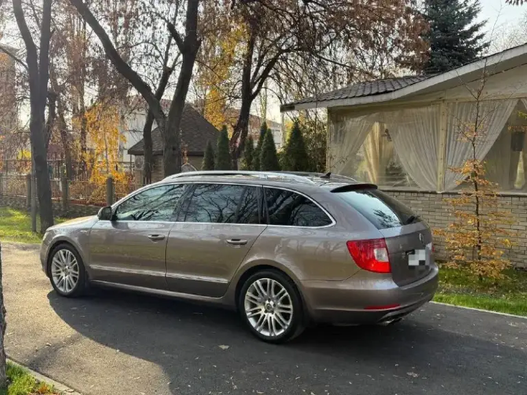 🚘 Марка / модель:skoda superb lаurin&klement
📮 Город:донецк
📅 Год выпуска:2012
💶 Цена:1.150.000р
📊 Пробег:200.000км
⛽ Двигатель (тип, объем, ):бензин,2.0
🔧 Тип кпп:автомат
📝 Описание: в продаже очень редкий и отличный автомобиль, акпп мокрая dq250 и мотор ccza 2.0.
Максимальная комплектация lаurin&klement в ней есть все даже зонтик)
Вентиляция и обогрев всех сидений, музыка
Sound system, навигация, климат
Многозонный, шторки, электро багажник,
Адаптивная оптика, панорамная крыша,
Память сидений, камера заднего вида, бесключевой доступ, кнопка старт стоп и т. Д.
Технически на отлично, кузов чувствует
Себя прекрасно, готов к любым проверкам на вашем сто.
Машина дарит много положительных
Эмоций, двигатель, коробка обслужены
Салон в отличном состоянии
Комплектация
Laurin&klement
Эксплуатация автомобиля с 2013г, только лишь в одной семье, птс оригинал, два ключа.
Отличный автомобиль за свои деньги
☎ Контактный телефон:+79495505985телеграм) - фотография - 8