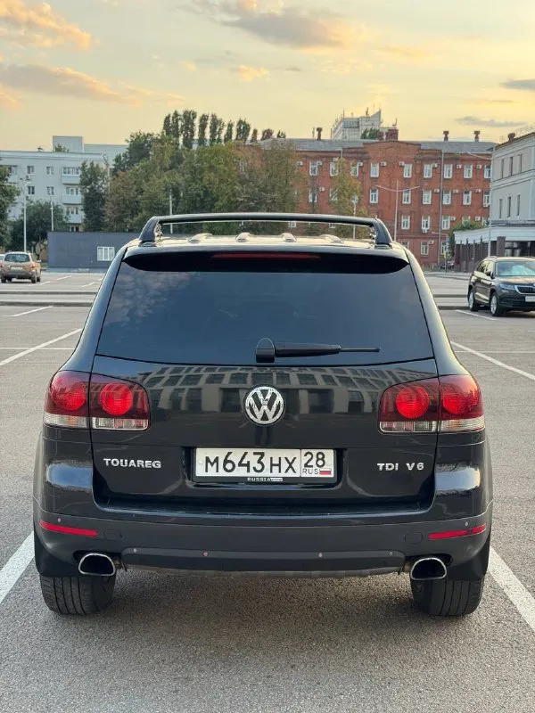 # Volkswagen touareg 2008г. В. , рестайлинг, мотор casa 3.0 дизель
Представляем вашему вниманию отличный вариант внедорожника volkswagen touareg 2008 года выпуска. Этот автомобиль прошел тщательную проверку и обладает рядом преимуществ, которые делают его идеальным выбором для тех, кто ценит комфорт, надежность и безопасность.
## Основные характеристики:
- Модель: volkswagen touareg
- Год выпуска: 2008
- Тип кузова: рестайлинг
- Двигатель: 3.0 дизель, casa (самый надежный двигатель в своей линейке)
- Коробка передач: автомат
- Пробег: 238 тыс. Км пробег)
- Комплектация: максимальная (кроме люка, есть всё необходимое оборудование) в подполковниках мониторы
## Технические особенности:
- Автомобиль находится в отличном техническом состоянии, все системы работают исправно.
- Пробег подтвержден официальным сервисом автотека, машина зеленого цвета без аварий и повреждений.
- Кузов в идеальном состоянии, не имеет следов серьезных ударов или перекраски.
- Документы находятся в полном порядке, готовы к оформлению любым удобным способом.
## Дополнительные преимущества:
- Отличное состояние салона и экстерьера.
- Полностью укомплектован всеми необходимыми аксессуарами и оборудованием.
- Идеальное техническое состояние, не требует вложений.
- Цена 1.265₽ тысяч рублей
Соответствует качеству и состоянию автомобиля.
## Контакты:
- Телефон: +7(949)910-02-20
- Телефон: 8(909)408-88-98
- Связь через мессенджеры: telegram, whatsapp
Этот volkswagen touareg станет отличным выбором для тех, кто ищет надежную машину с хорошей комплектацией и безупречным состоянием. Не упустите шанс приобрести качественный автомобиль по привлекательной цене! - фотография - 7