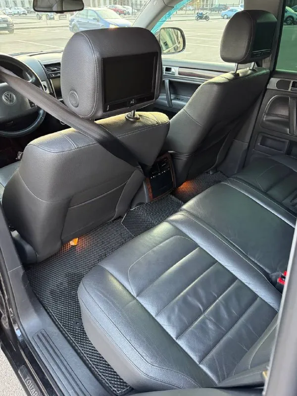 # Volkswagen touareg 2008г. В. , рестайлинг, мотор casa 3.0 дизель
Представляем вашему вниманию отличный вариант внедорожника volkswagen touareg 2008 года выпуска. Этот автомобиль прошел тщательную проверку и обладает рядом преимуществ, которые делают его идеальным выбором для тех, кто ценит комфорт, надежность и безопасность.
## Основные характеристики:
- Модель: volkswagen touareg
- Год выпуска: 2008
- Тип кузова: рестайлинг
- Двигатель: 3.0 дизель, casa (самый надежный двигатель в своей линейке)
- Коробка передач: автомат
- Пробег: 238 тыс. Км пробег)
- Комплектация: максимальная (кроме люка, есть всё необходимое оборудование) в подполковниках мониторы
## Технические особенности:
- Автомобиль находится в отличном техническом состоянии, все системы работают исправно.
- Пробег подтвержден официальным сервисом автотека, машина зеленого цвета без аварий и повреждений.
- Кузов в идеальном состоянии, не имеет следов серьезных ударов или перекраски.
- Документы находятся в полном порядке, готовы к оформлению любым удобным способом.
## Дополнительные преимущества:
- Отличное состояние салона и экстерьера.
- Полностью укомплектован всеми необходимыми аксессуарами и оборудованием.
- Идеальное техническое состояние, не требует вложений.
- Цена 1.265₽ тысяч рублей
Соответствует качеству и состоянию автомобиля.
## Контакты:
- Телефон: +7(949)910-02-20
- Телефон: 8(909)408-88-98
- Связь через мессенджеры: telegram, whatsapp
Этот volkswagen touareg станет отличным выбором для тех, кто ищет надежную машину с хорошей комплектацией и безупречным состоянием. Не упустите шанс приобрести качественный автомобиль по привлекательной цене! - фотография - 8