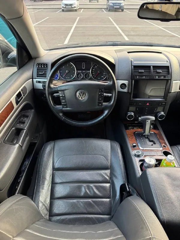 # Volkswagen touareg 2008г. В. , рестайлинг, мотор casa 3.0 дизель
Представляем вашему вниманию отличный вариант внедорожника volkswagen touareg 2008 года выпуска. Этот автомобиль прошел тщательную проверку и обладает рядом преимуществ, которые делают его идеальным выбором для тех, кто ценит комфорт, надежность и безопасность.
## Основные характеристики:
- Модель: volkswagen touareg
- Год выпуска: 2008
- Тип кузова: рестайлинг
- Двигатель: 3.0 дизель, casa (самый надежный двигатель в своей линейке)
- Коробка передач: автомат
- Пробег: 238 тыс. Км пробег)
- Комплектация: максимальная (кроме люка, есть всё необходимое оборудование) в подполковниках мониторы
## Технические особенности:
- Автомобиль находится в отличном техническом состоянии, все системы работают исправно.
- Пробег подтвержден официальным сервисом автотека, машина зеленого цвета без аварий и повреждений.
- Кузов в идеальном состоянии, не имеет следов серьезных ударов или перекраски.
- Документы находятся в полном порядке, готовы к оформлению любым удобным способом.
## Дополнительные преимущества:
- Отличное состояние салона и экстерьера.
- Полностью укомплектован всеми необходимыми аксессуарами и оборудованием.
- Идеальное техническое состояние, не требует вложений.
- Цена 1.265₽ тысяч рублей
Соответствует качеству и состоянию автомобиля.
## Контакты:
- Телефон: +7(949)910-02-20
- Телефон: 8(909)408-88-98
- Связь через мессенджеры: telegram, whatsapp
Этот volkswagen touareg станет отличным выбором для тех, кто ищет надежную машину с хорошей комплектацией и безупречным состоянием. Не упустите шанс приобрести качественный автомобиль по привлекательной цене! - фотография - 9