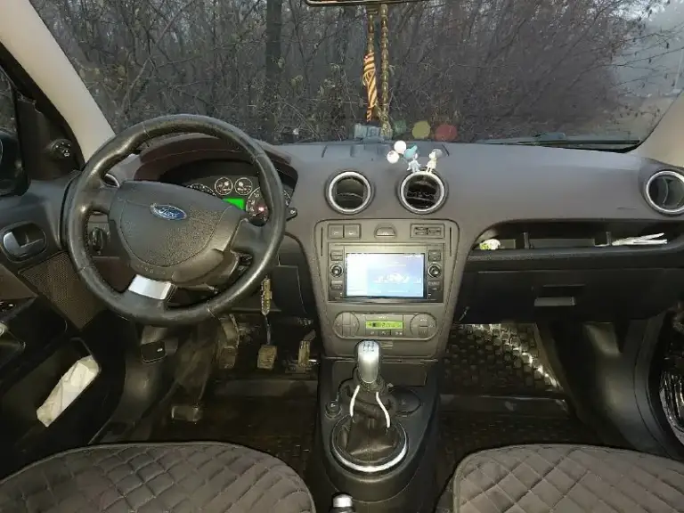 Продам авто! Ford fusion 2007г. Объём 1.6 (механика), 151.5 тыс. Пробега, машина в одной семье с момента покупки в салоне донецка. На данный момент ездит жена. Машина в хорошей комплектации, по моему в предпоследней, передние и задние обогреватели стекол, лобовое не менялось, ржавчины нет, гаражное хранение. В машине своевременно менялись расходники и гсм. Масло менялось каждые 8 тыс. Последняя смена масла и фильтров 500 км. Назад. Перечислять что было заменено очень много, могу скинуть информацию, ссылка на драйве, все подробно расписано. Заменена штатная магнитол на сенсорную. Так же был установлен редкий обвес fusion + (в днр таких не видел или вообще нет) машина ухожена и на уверенном ходу, все что нужно было заменить все заменено, ходовая и двигатель без нареканий. Как говорится, сел и поехал! Цену вижу 720 тыс. Готов торговаться. +7 949 356 21 98 территориально г. Енакиево.
📞 Звоните: +7(949)3562198 - фотография - 1
