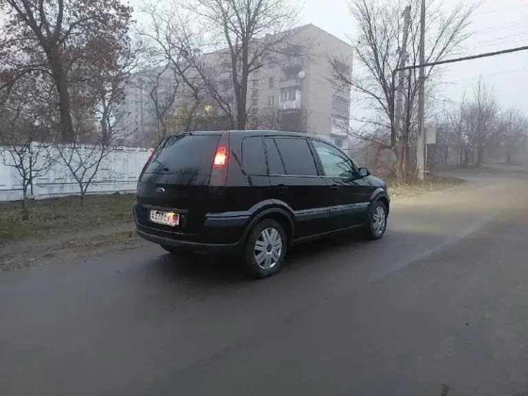Продам авто! Ford fusion 2007г. Объём 1.6 (механика), 151.5 тыс. Пробега, машина в одной семье с момента покупки в салоне донецка. На данный момент ездит жена. Машина в хорошей комплектации, по моему в предпоследней, передние и задние обогреватели стекол, лобовое не менялось, ржавчины нет, гаражное хранение. В машине своевременно менялись расходники и гсм. Масло менялось каждые 8 тыс. Последняя смена масла и фильтров 500 км. Назад. Перечислять что было заменено очень много, могу скинуть информацию, ссылка на драйве, все подробно расписано. Заменена штатная магнитол на сенсорную. Так же был установлен редкий обвес fusion + (в днр таких не видел или вообще нет) машина ухожена и на уверенном ходу, все что нужно было заменить все заменено, ходовая и двигатель без нареканий. Как говорится, сел и поехал! Цену вижу 720 тыс. Готов торговаться. +7 949 356 21 98 территориально г. Енакиево.
📞 Звоните: +7(949)3562198 - фотография - 3