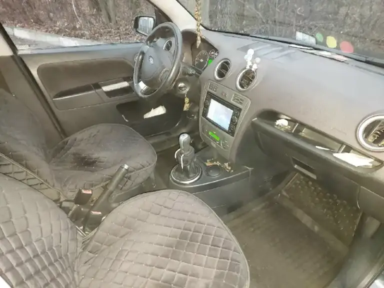 Продам авто! Ford fusion 2007г. Объём 1.6 (механика), 151.5 тыс. Пробега, машина в одной семье с момента покупки в салоне донецка. На данный момент ездит жена. Машина в хорошей комплектации, по моему в предпоследней, передние и задние обогреватели стекол, лобовое не менялось, ржавчины нет, гаражное хранение. В машине своевременно менялись расходники и гсм. Масло менялось каждые 8 тыс. Последняя смена масла и фильтров 500 км. Назад. Перечислять что было заменено очень много, могу скинуть информацию, ссылка на драйве, все подробно расписано. Заменена штатная магнитол на сенсорную. Так же был установлен редкий обвес fusion + (в днр таких не видел или вообще нет) машина ухожена и на уверенном ходу, все что нужно было заменить все заменено, ходовая и двигатель без нареканий. Как говорится, сел и поехал! Цену вижу 720 тыс. Готов торговаться. +7 949 356 21 98 территориально г. Енакиево.
📞 Звоните: +7(949)3562198 - фотография - 4