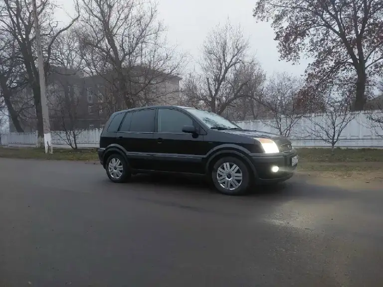 Продам авто! Ford fusion 2007г. Объём 1.6 (механика), 151.5 тыс. Пробега, машина в одной семье с момента покупки в салоне донецка. На данный момент ездит жена. Машина в хорошей комплектации, по моему в предпоследней, передние и задние обогреватели стекол, лобовое не менялось, ржавчины нет, гаражное хранение. В машине своевременно менялись расходники и гсм. Масло менялось каждые 8 тыс. Последняя смена масла и фильтров 500 км. Назад. Перечислять что было заменено очень много, могу скинуть информацию, ссылка на драйве, все подробно расписано. Заменена штатная магнитол на сенсорную. Так же был установлен редкий обвес fusion + (в днр таких не видел или вообще нет) машина ухожена и на уверенном ходу, все что нужно было заменить все заменено, ходовая и двигатель без нареканий. Как говорится, сел и поехал! Цену вижу 720 тыс. Готов торговаться. +7 949 356 21 98 территориально г. Енакиево.
📞 Звоните: +7(949)3562198 - фотография - 5