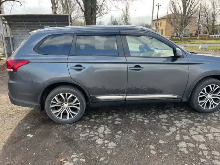 В продаже митсубиси аутлендер 2017г. В. 2.0л вариатор 4wd.
Продажа от собственника. Техническое и внешнее состояние на отлично, обслужен. Кузов ровный без окрасов, зеленая автотека, юридически чист и без залогов (документы на руках), на российском учете, куплен у дилера.
По комплектации есть все для комфортной езды.
Цена 1920000, торг уместен у автомобиля и в разумном отношении. Дополнительная информация по тел:+79490371318 - фотография - 10